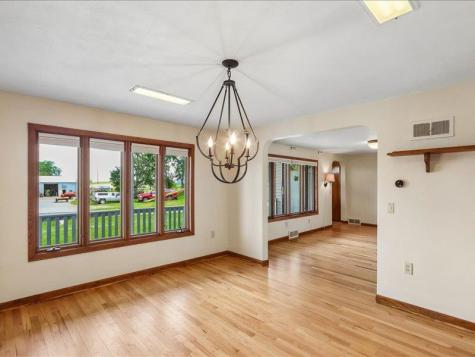 4975 Sharon Center Road SW IA 52240