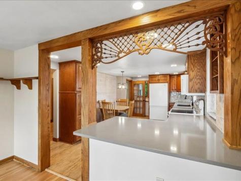 4975 Sharon Center Road SW IA 52240