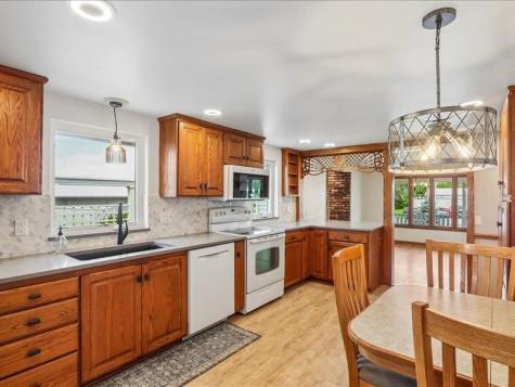 4975 Sharon Center Road SW IA 52240