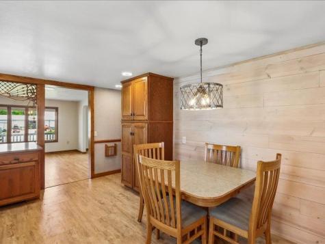 4975 Sharon Center Road SW IA 52240