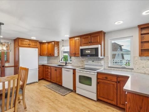 4975 Sharon Center Road SW IA 52240