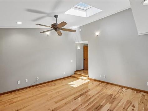 4975 Sharon Center Road SW IA 52240