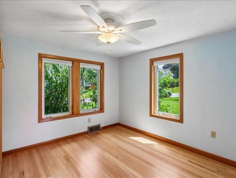 4975 Sharon Center Road SW IA 52240