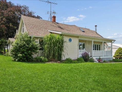 4975 Sharon Center Road SW IA 52240