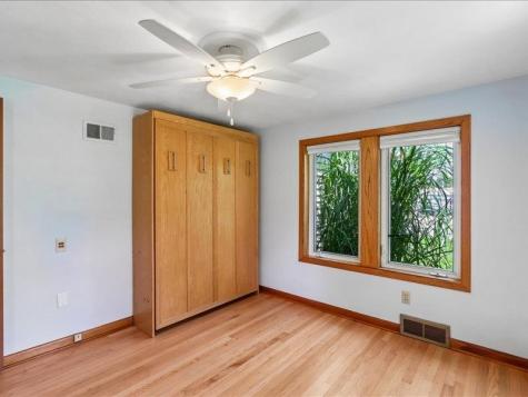 4975 Sharon Center Road SW IA 52240