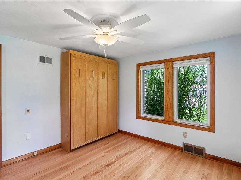 4975 Sharon Center Road SW IA 52240
