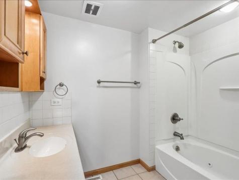 4975 Sharon Center Road SW IA 52240