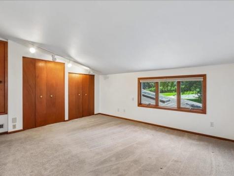 4975 Sharon Center Road SW IA 52240