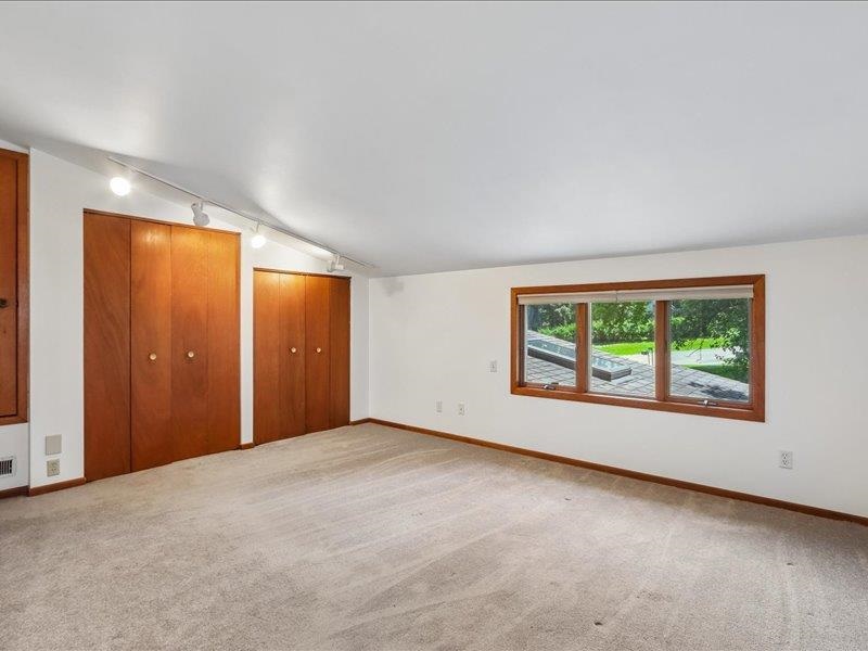 4975 Sharon Center Road SW IA 52240