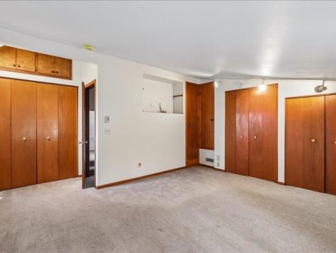 4975 Sharon Center Road SW IA 52240