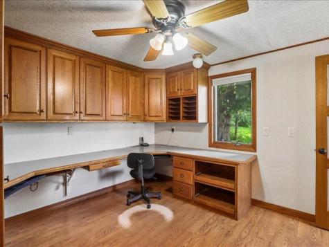 4975 Sharon Center Road SW IA 52240