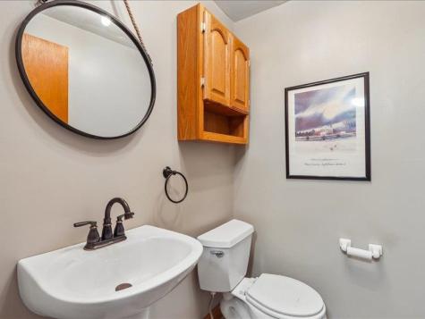 4975 Sharon Center Road SW IA 52240