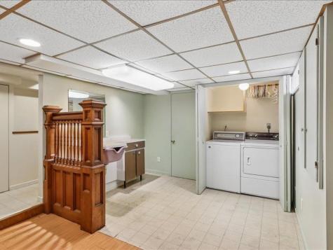 4975 Sharon Center Road SW IA 52240