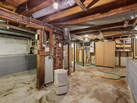 4975 Sharon Center Road SW IA 52240