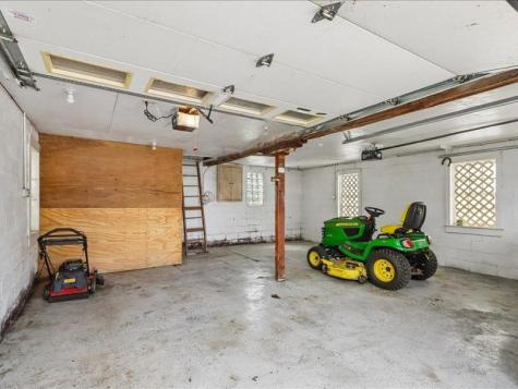 4975 Sharon Center Road SW IA 52240