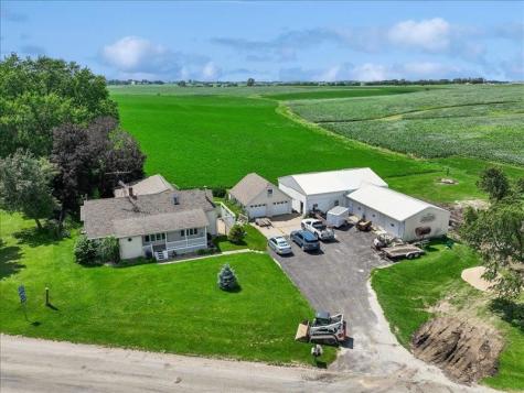 4975 Sharon Center Road SW IA 52240