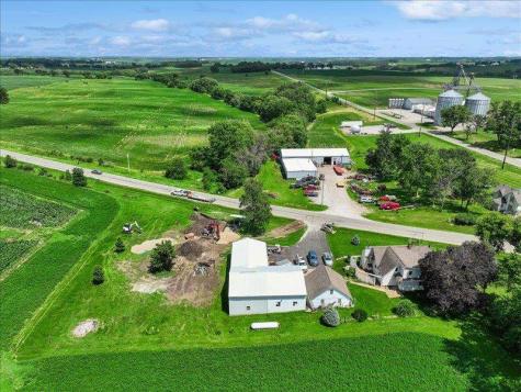 4975 Sharon Center Road SW IA 52240