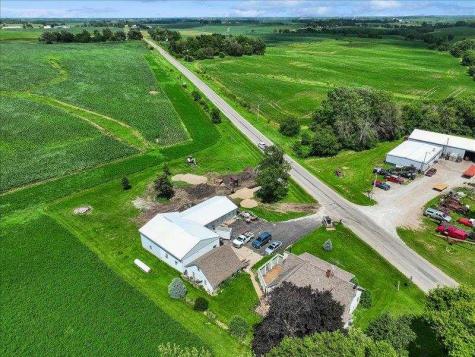 4975 Sharon Center Road SW IA 52240