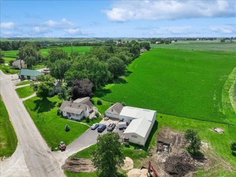 4975 Sharon Center Road SW IA 52240