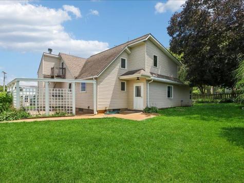 4975 Sharon Center Road SW IA 52240