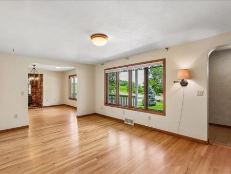 4975 Sharon Center Road SW IA 52240