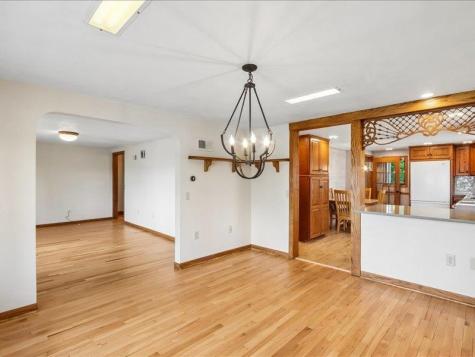 4975 Sharon Center Road SW IA 52240