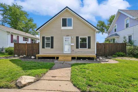 1127 NW 10th Street Cedar Rapids IA 52405