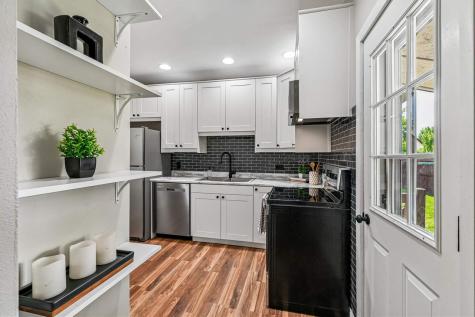 1127 NW 10th Street Cedar Rapids IA 52405