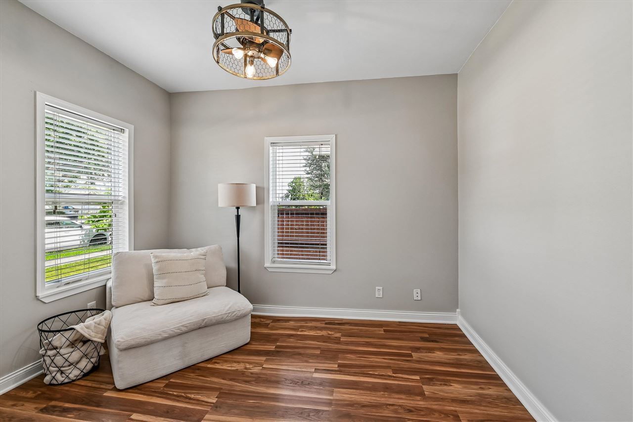 1127 NW 10th Street Cedar Rapids IA 52405