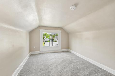 1127 NW 10th Street Cedar Rapids IA 52405