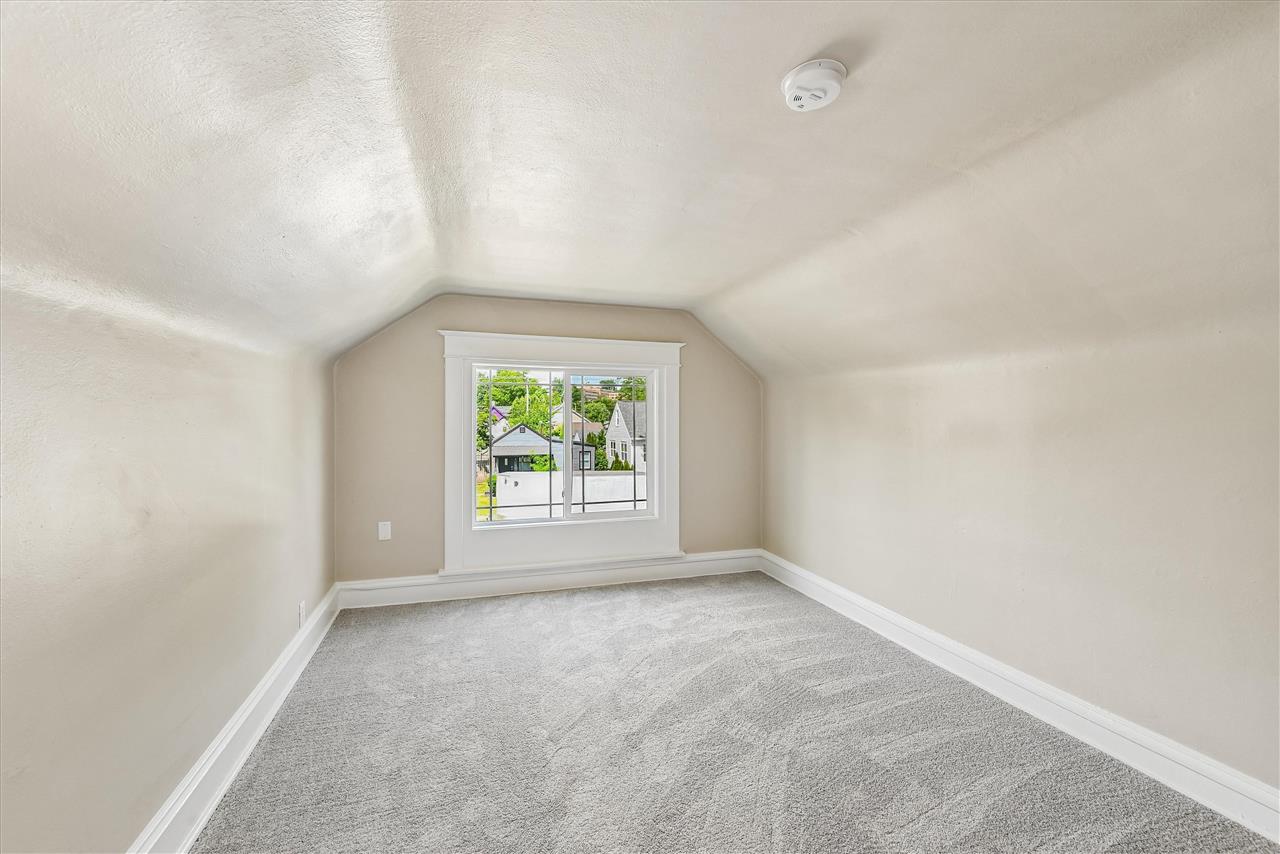 1127 NW 10th Street Cedar Rapids IA 52405