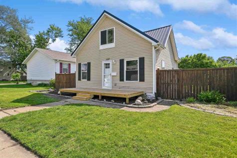1127 NW 10th Street Cedar Rapids IA 52405