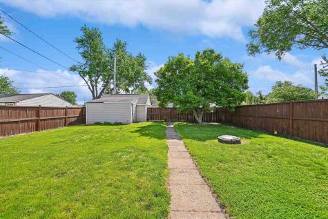 1127 NW 10th Street Cedar Rapids IA 52405