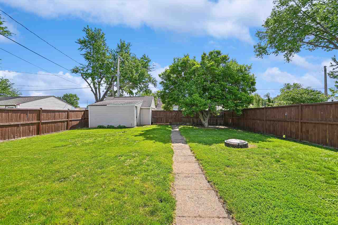 1127 NW 10th Street Cedar Rapids IA 52405