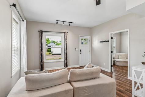 1127 NW 10th Street Cedar Rapids IA 52405