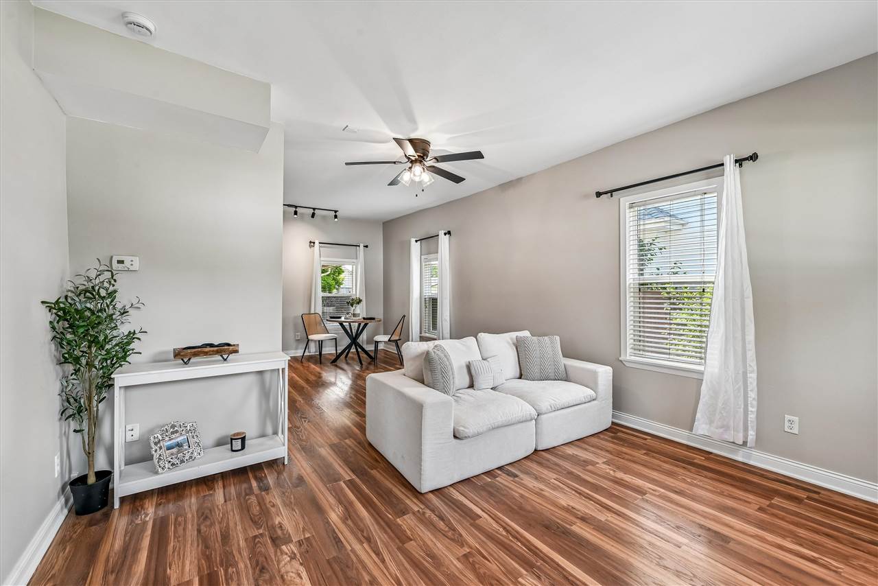 1127 NW 10th Street Cedar Rapids IA 52405