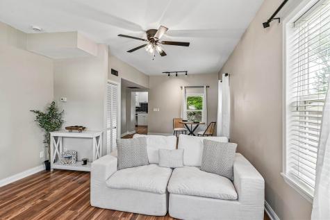 1127 NW 10th Street Cedar Rapids IA 52405