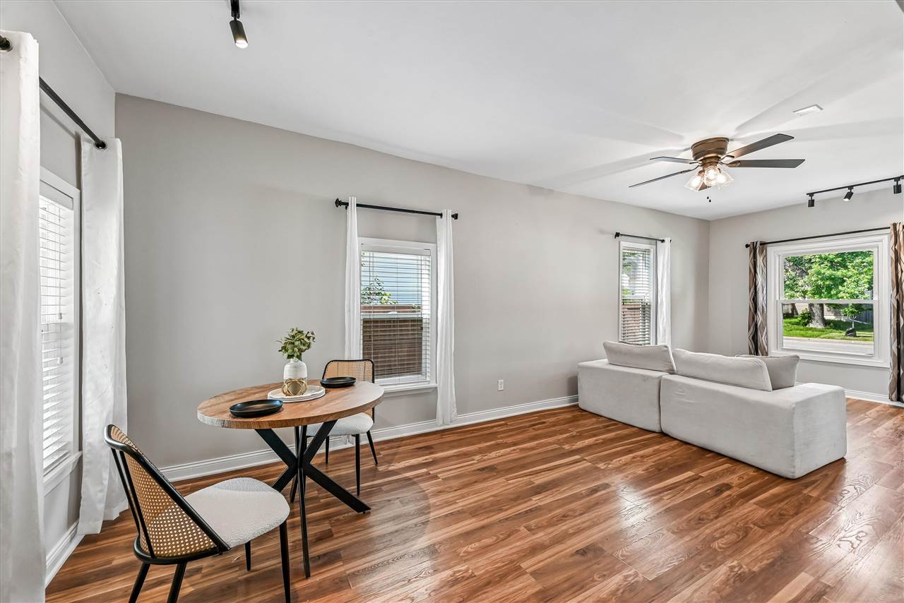1127 NW 10th Street Cedar Rapids IA 52405