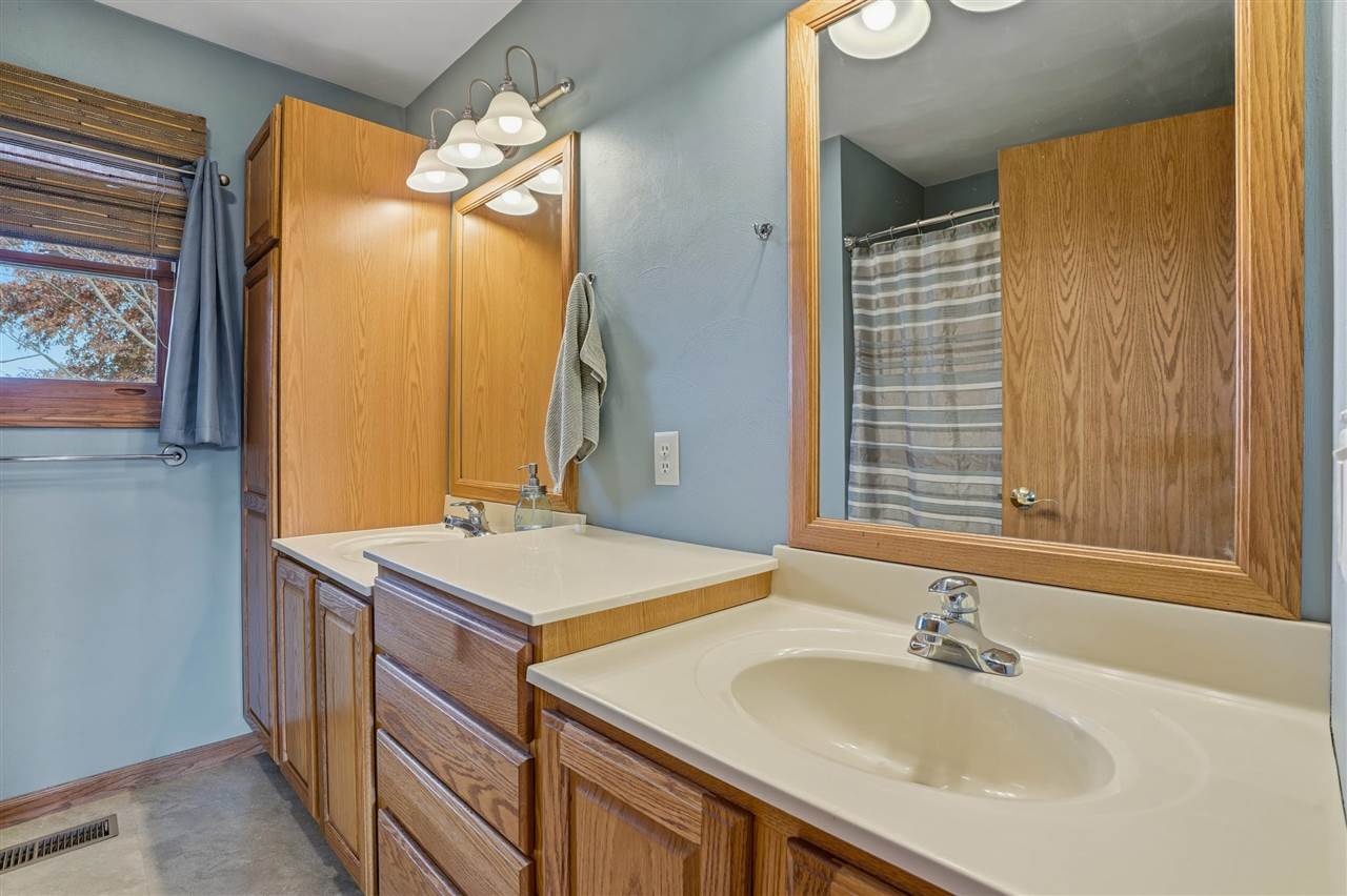 3329 Terrace Lake Road Crawfordsville IA 52621