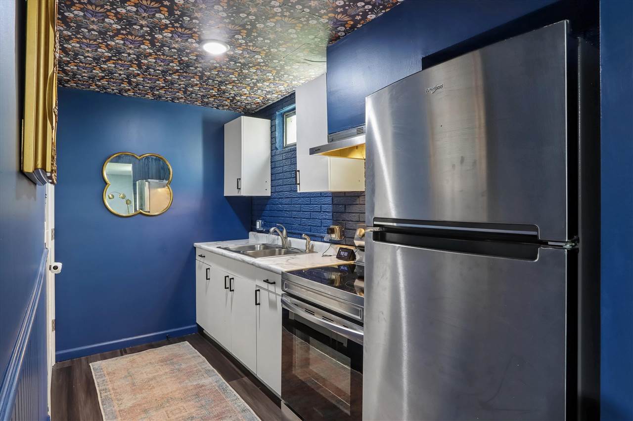 1007 N Summit Street Iowa City IA 52245