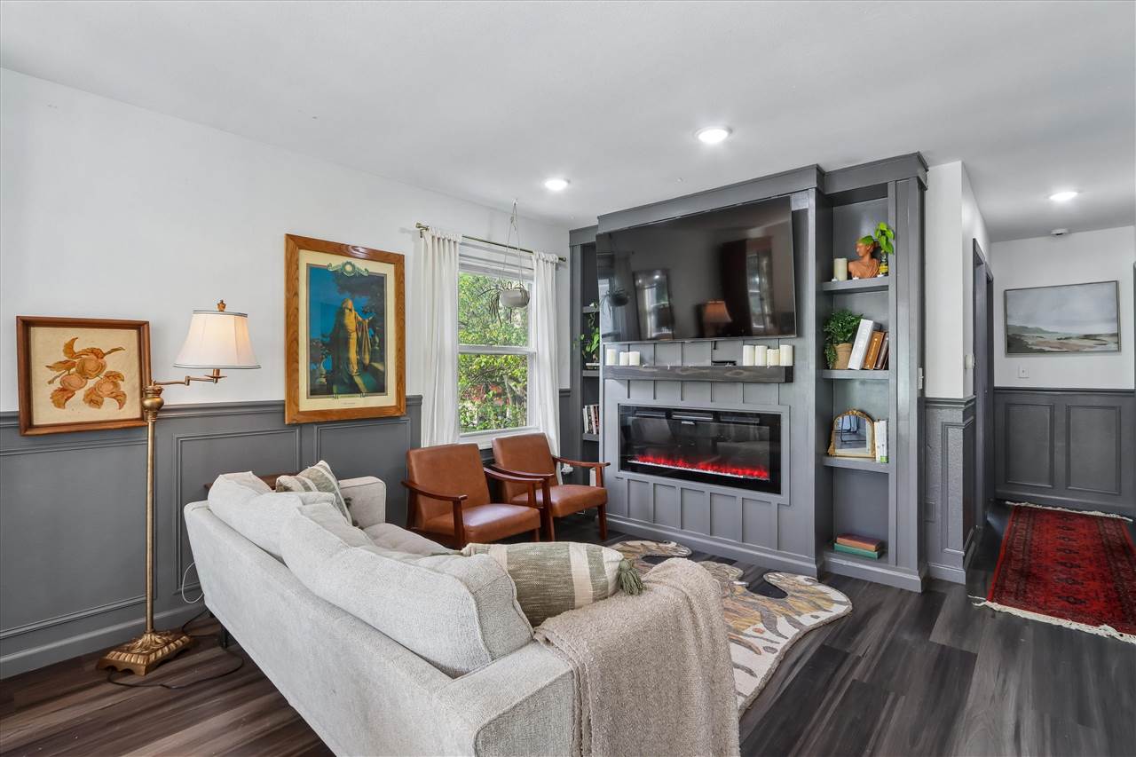 1007 N Summit Street Iowa City IA 52245