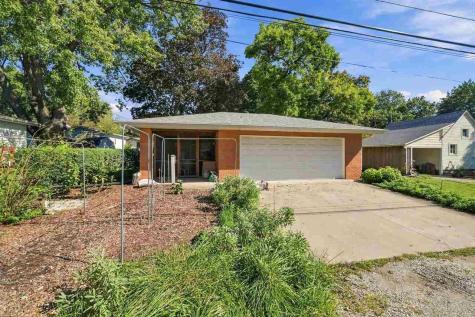 1605 Ridge Street Iowa City IA 52240