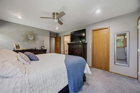 4000 Mehaffey Lane NE Solon IA 52333-8985