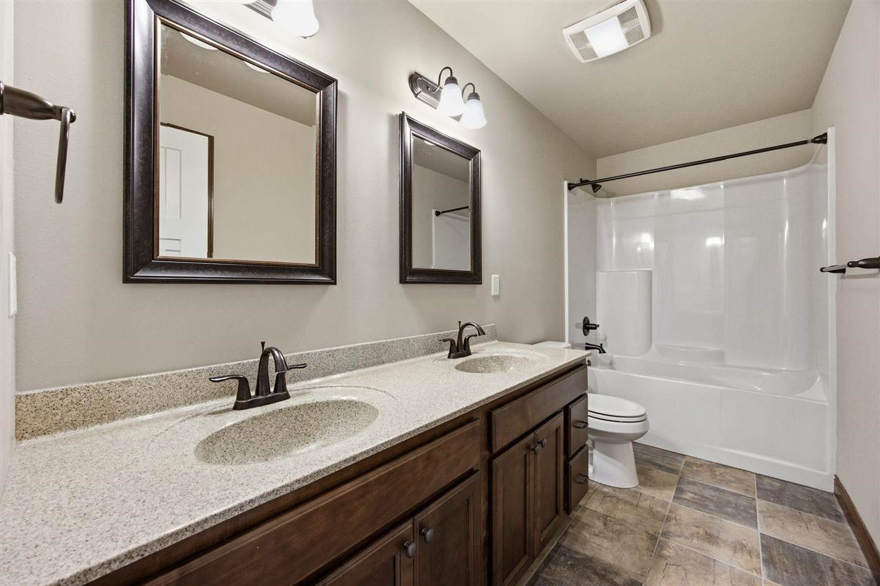 513 Bainberry Street Tiffin IA 52340