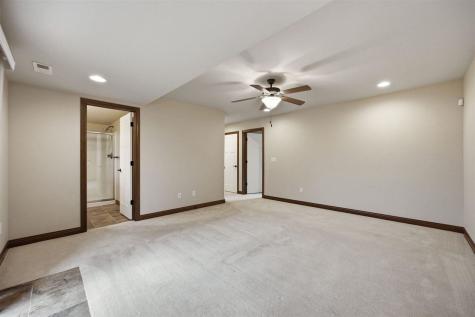 513 Bainberry Street Tiffin IA 52340