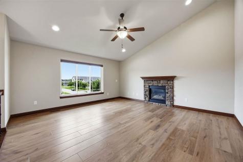 513 Bainberry Street Tiffin IA 52340