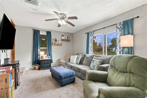 910 N 7th Street Washington IA 52353
