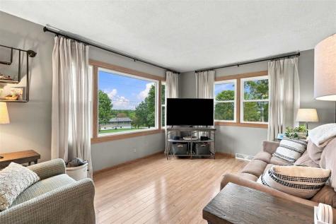 304 Lake View Drive NE Solon IA 52333