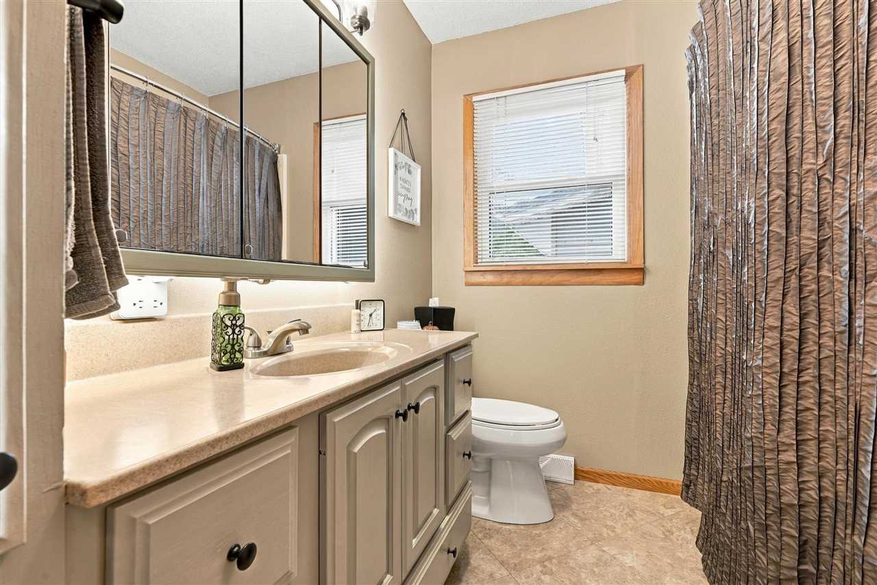 304 Lake View Drive NE Solon IA 52333