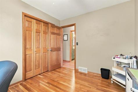 304 Lake View Drive NE Solon IA 52333